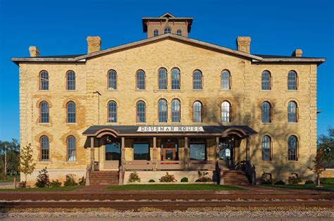 waterfront hotel prairie du chien wi.
